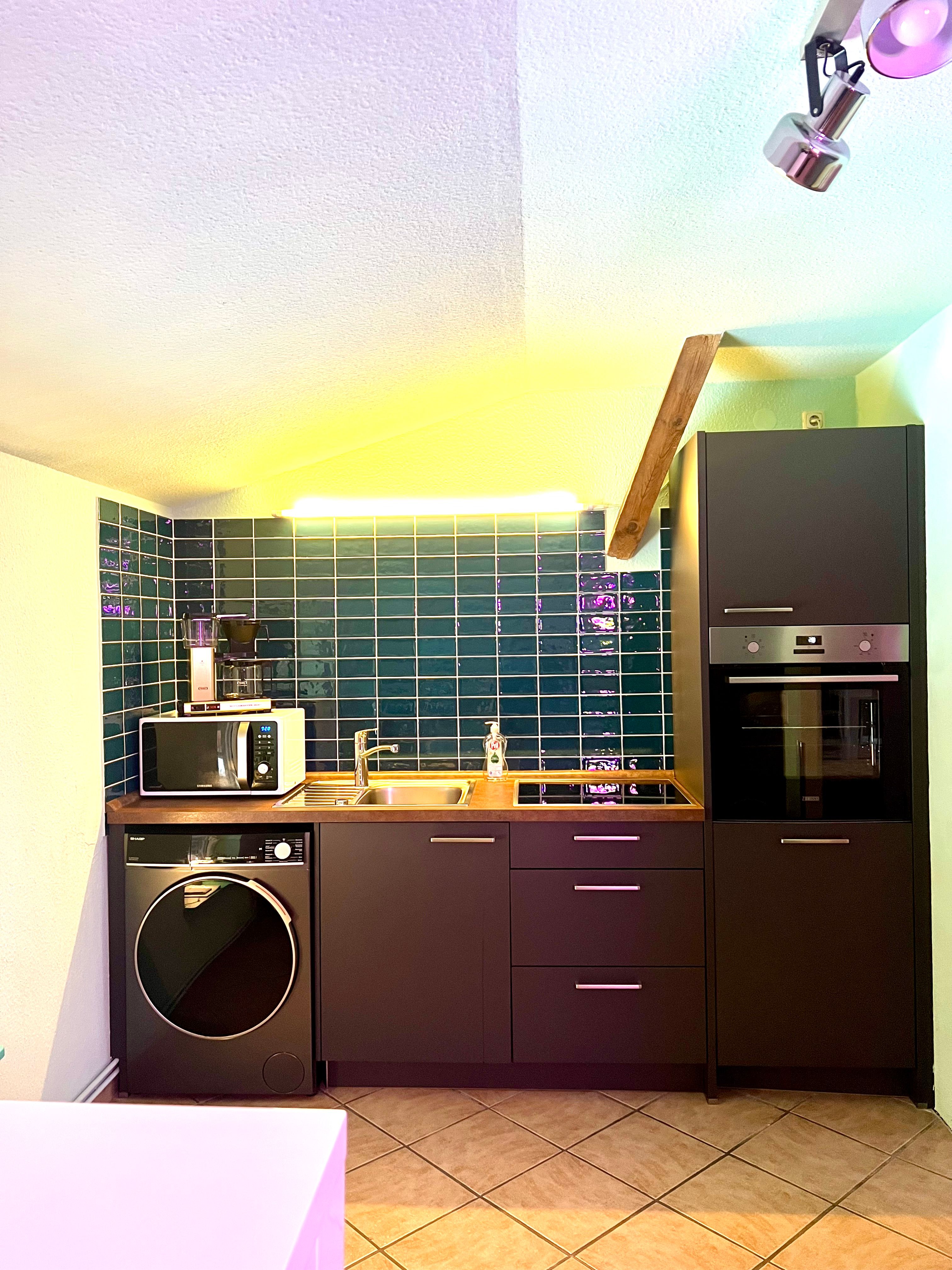 The Attic Apartment - Bright And Quiet - 2
