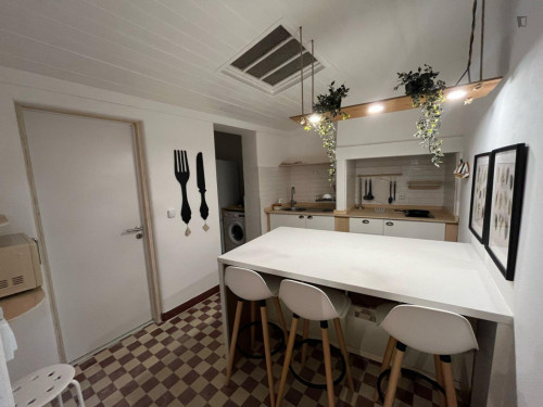 Welcoming Bedroom Near ISLA - Gallery - 10