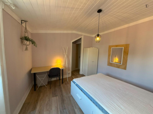 Welcoming Bedroom Near ISLA