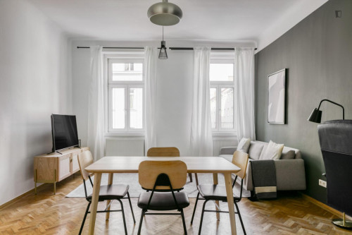 Dashing 2-bedroom apartment in Fasanviertel - Gallery - 14
