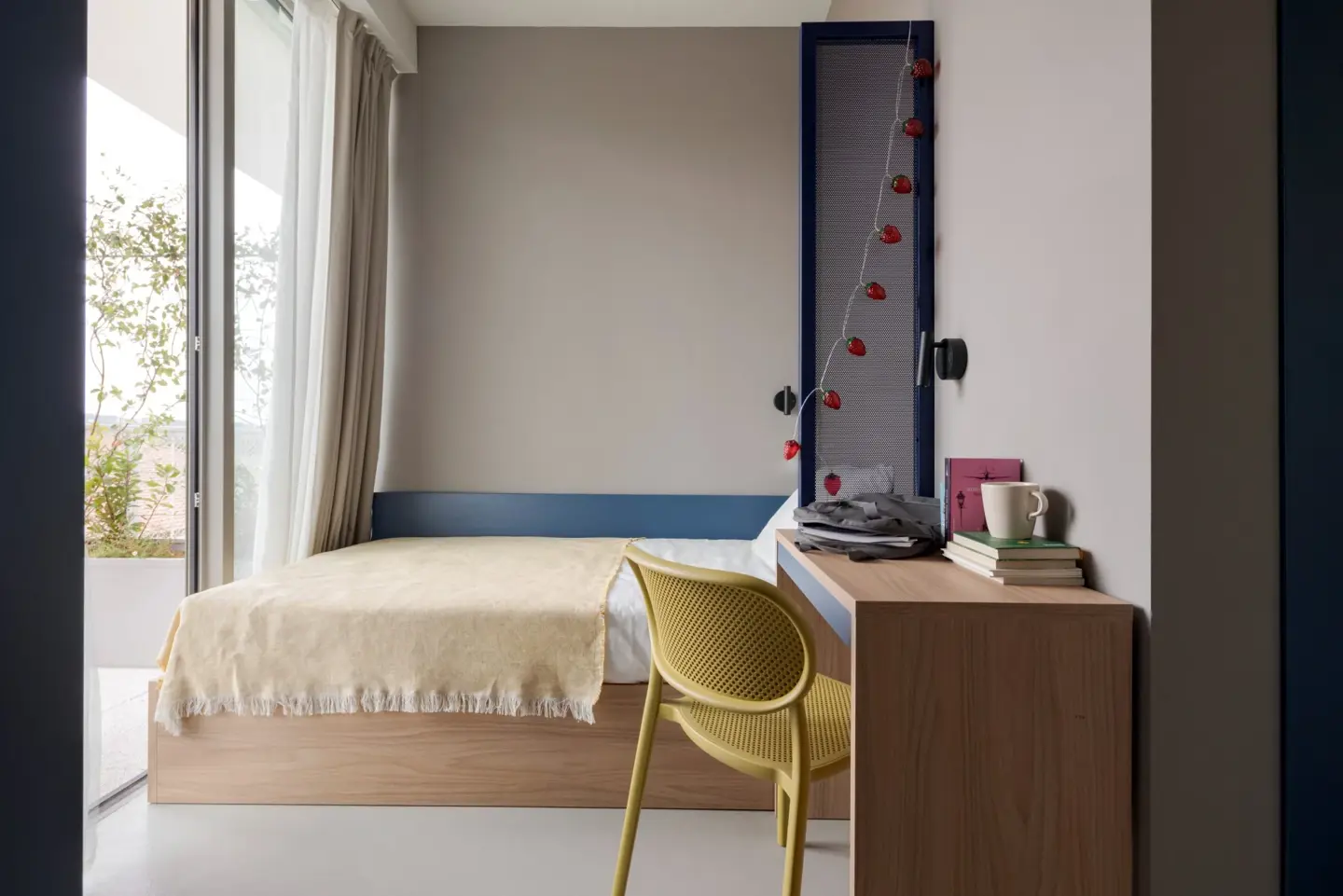 Room In Apartment For 2 With Balcony - 3