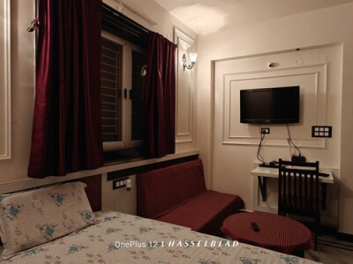 Premium Room w/Private Bath & Wi-Fi - Gallery - 5