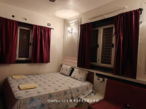 Premium Room w/Private Bath & Wi-Fi - Gallery - 10