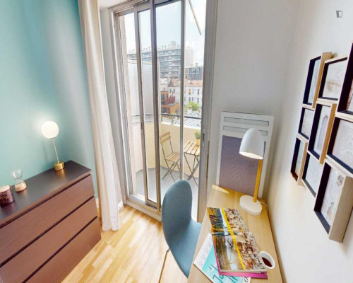 Inviting double bedroom in Beaugrenelle
