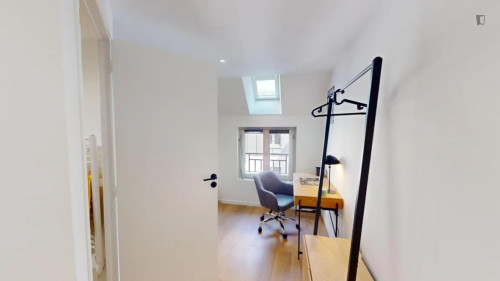 Pretty nice single ensuite bedroom in Grands Boulevards