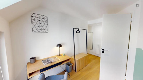 Pretty nice single ensuite bedroom in Grands Boulevards