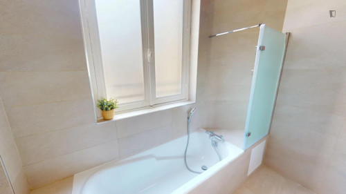 Elegant double bedroom in Plaine-Monceau - Gallery - 10