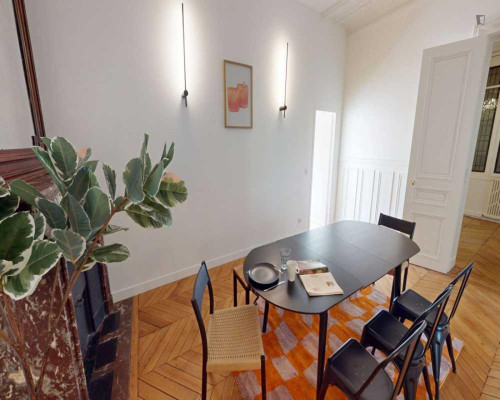 Elegant double bedroom in Plaine-Monceau