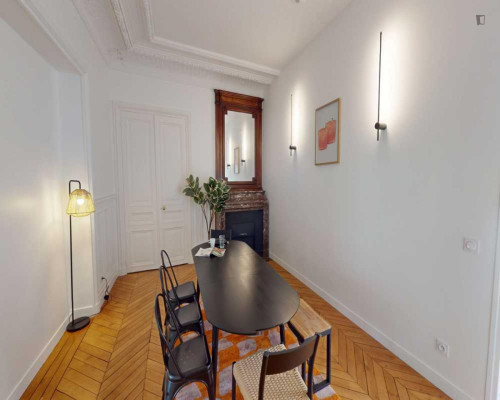 Elegant double bedroom in Plaine-Monceau - Gallery - 11