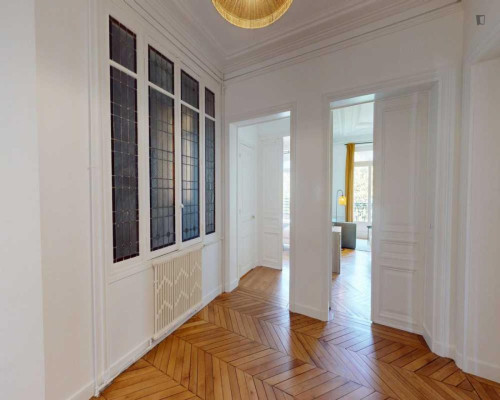 Elegant double bedroom in Plaine-Monceau