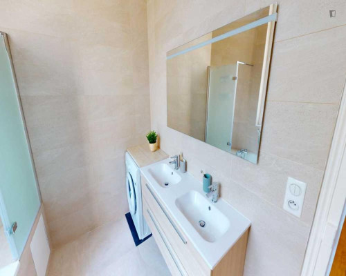 Elegant double bedroom in Plaine-Monceau - Gallery - 9
