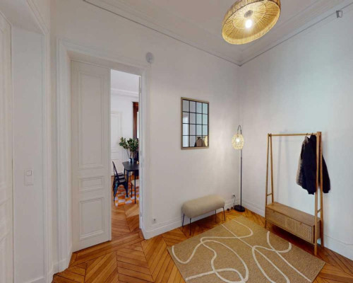 Elegant double bedroom in Plaine-Monceau