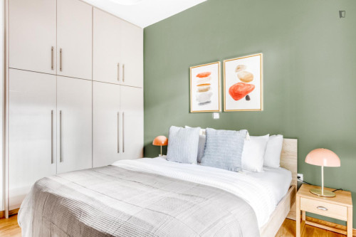 Inviting 1-bedroom flat near the Metropolitan College