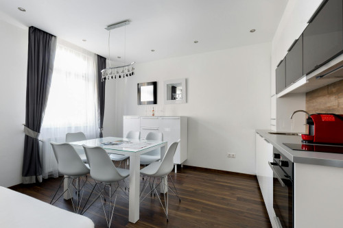 Harmincad utca, Budapest