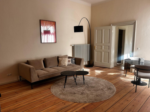 Contemporary Living at Villa Moritz – Elegant Historic Apartment with Balcony