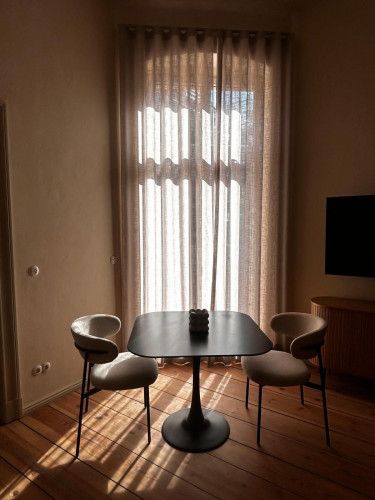 Contemporary Living at Villa Moritz – Elegant Historic Apartment with Balcony