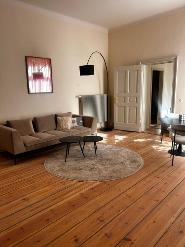 Contemporary Living at Villa Moritz – Elegant Historic Apartment with Balcony