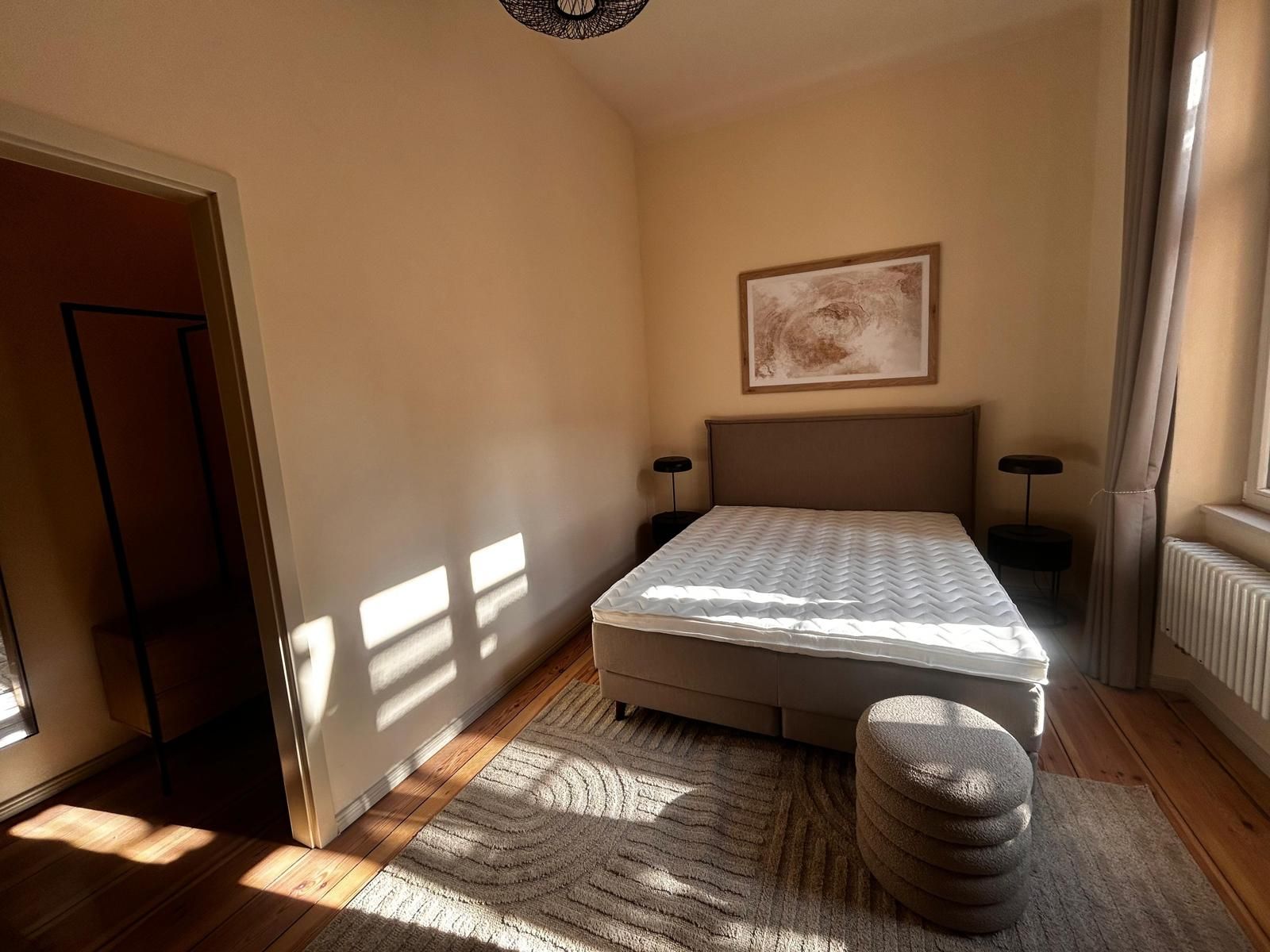 Contemporary Living At Villa Moritz – Elegant Historic Apartment With Balcony - 12