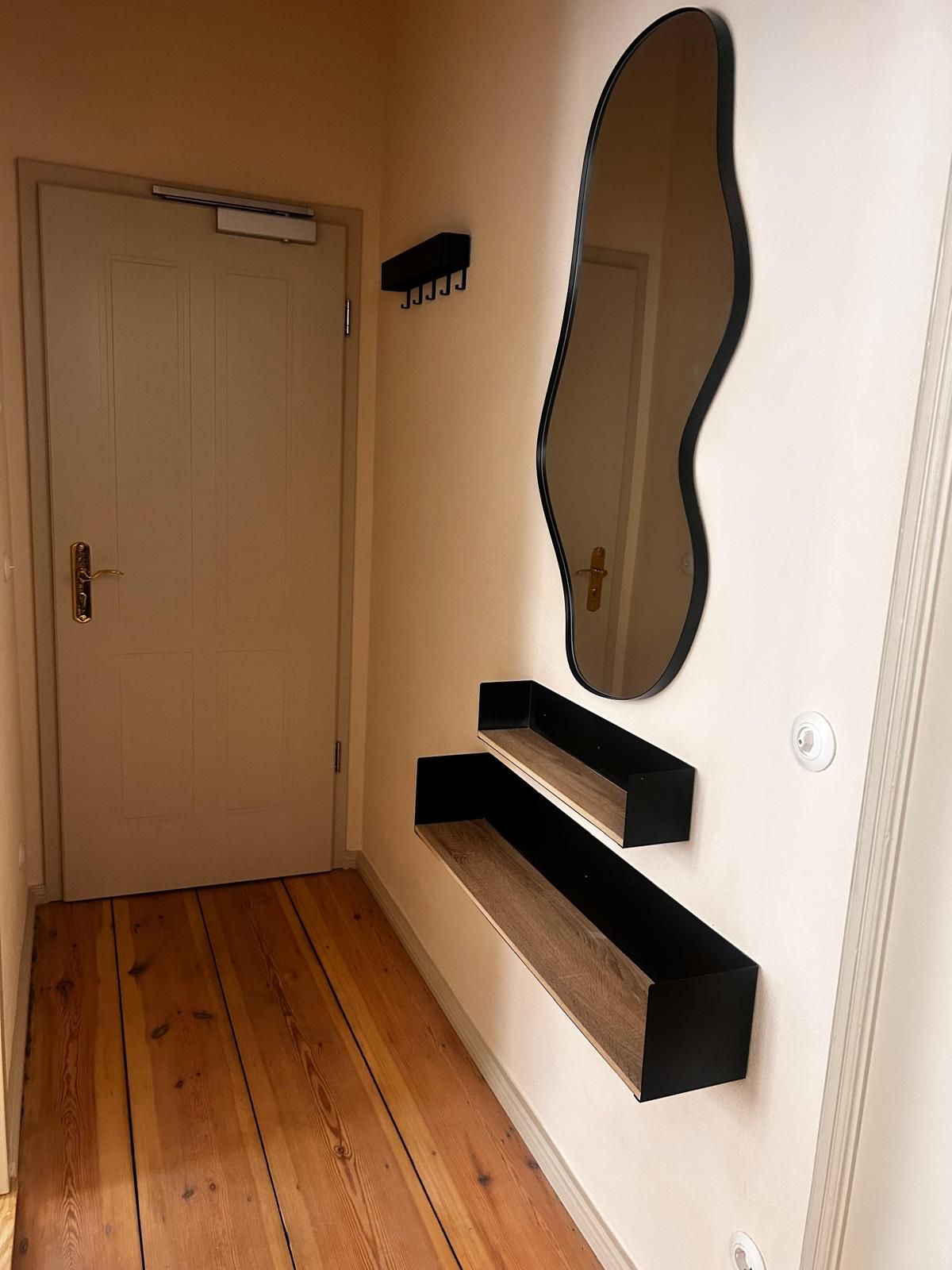 Contemporary Living At Villa Moritz – Elegant Historic Apartment With Balcony - 2