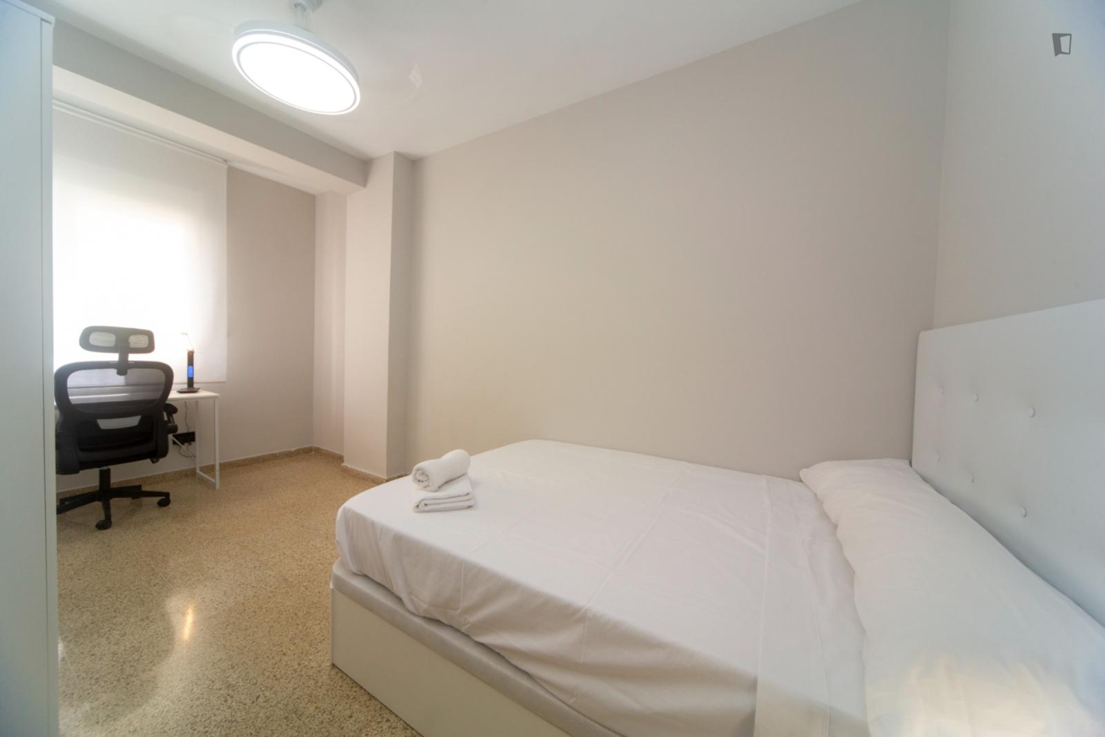 Homely Single Bedroom Bedroom Near Parque Federico García Lorca - 1