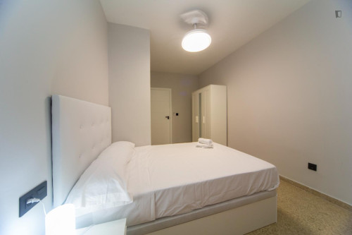 Double bedroom in 4-bedroom apartment - Gallery - 22