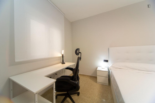 Double bedroom in 4-bedroom apartment - Gallery - 21