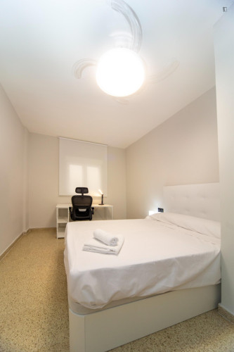 Double bedroom in 4-bedroom apartment - Gallery - 19