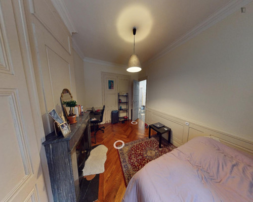 Neat double bedroom near Ampère - Victor Hugo station