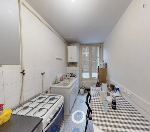 Neat double bedroom near Ampère - Victor Hugo station