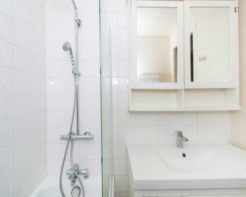 Welcoming double bedroom in Gare du Nord - Gallery - 10