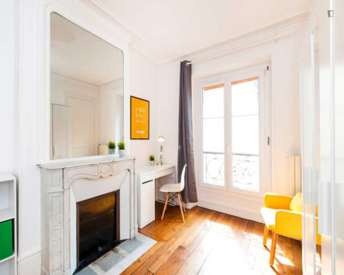 Welcoming double bedroom in Gare du Nord
