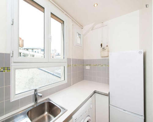 Welcoming double bedroom in Gare du Nord - Gallery - 8