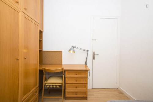 Single bedroom close to Rocafort metro station