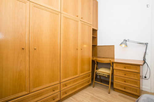 Single bedroom close to Rocafort metro station