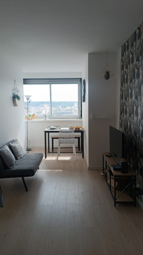 Bright Room in Female Shared Apartment – Nancy City Center
