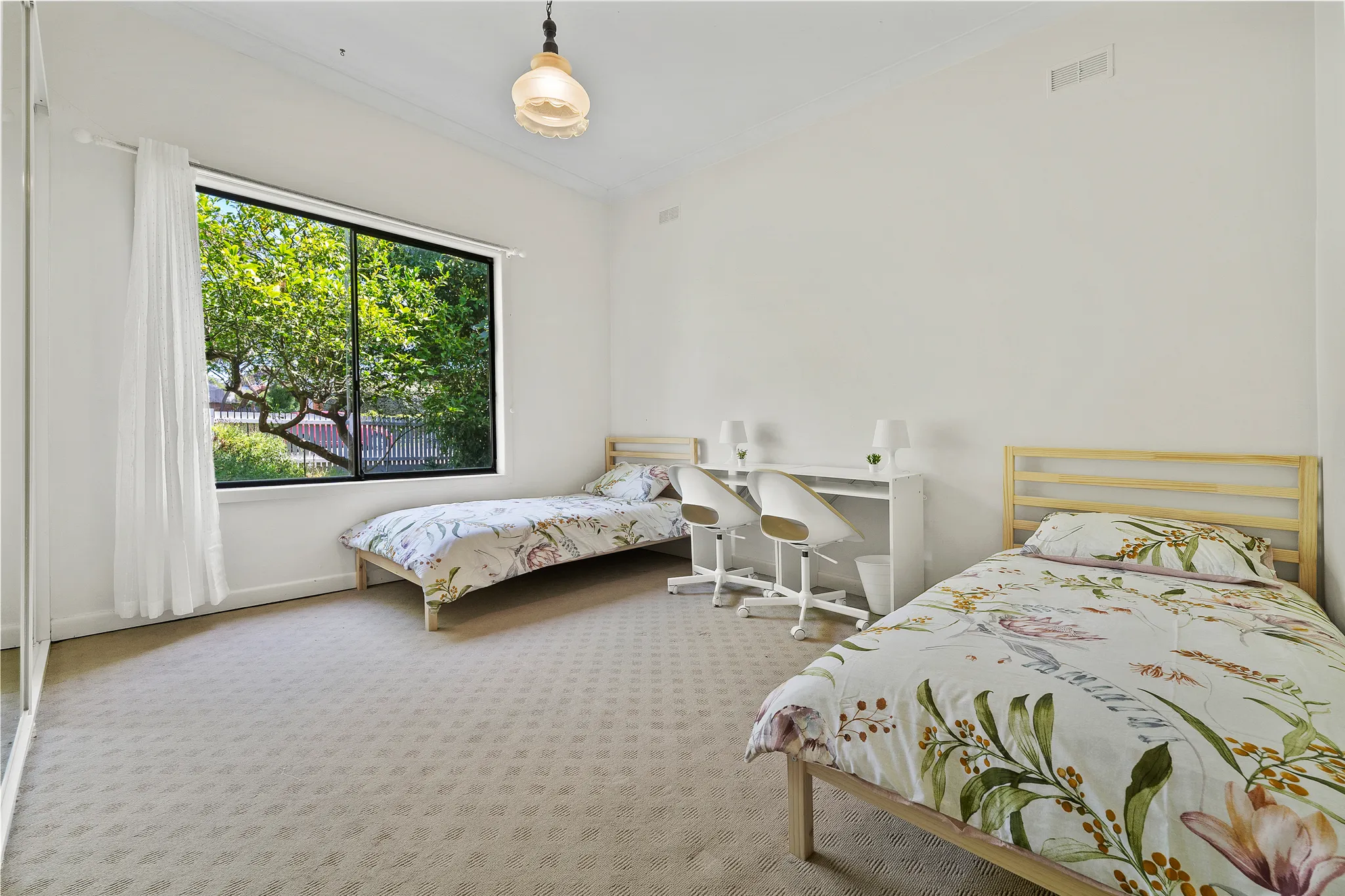 Mel023 Room 1 - 1