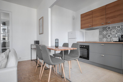 Stylish Passy Apartment with Stunning City Views - Gallery - 18