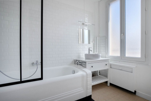 Stylish Passy Apartment with Stunning City Views - Gallery - 12