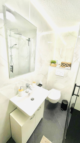 Stylish, Bright and Modern Apartment in Prime location Loretto straße Unterbilk with Rheinturm view - Gallery - 9