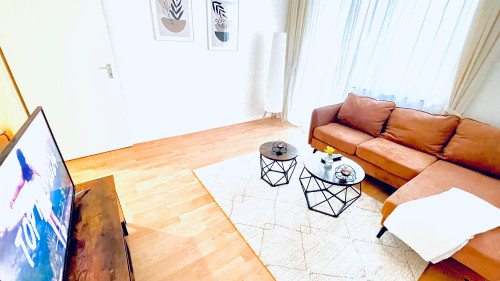 Stylish, Bright and Modern Apartment in Prime location Loretto straße Unterbilk with Rheinturm view