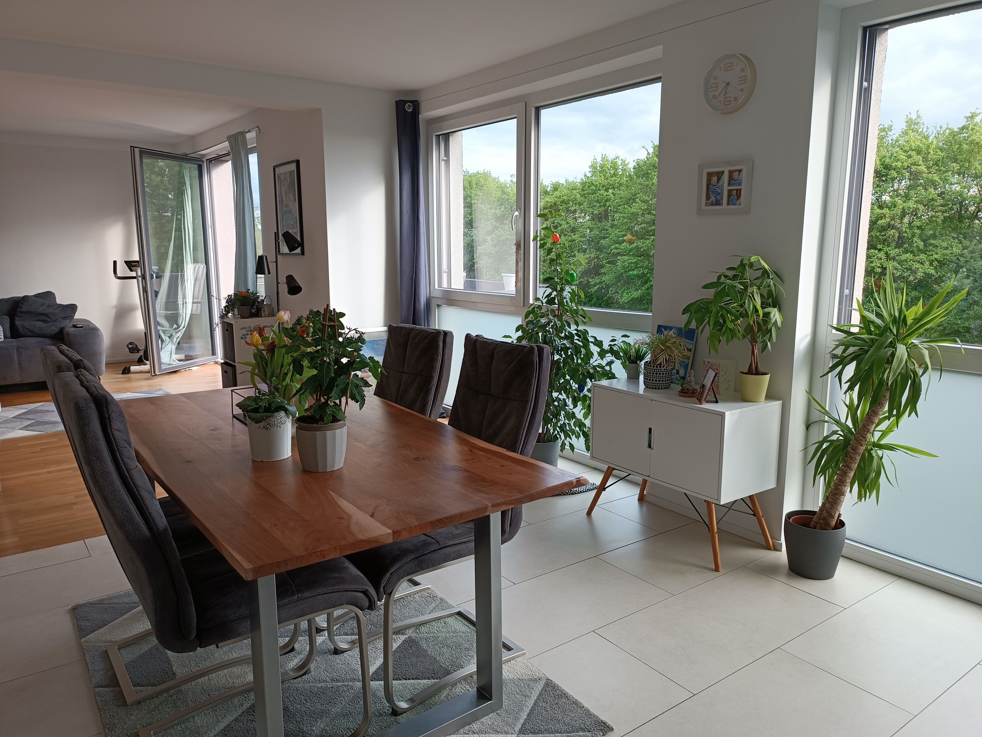 Bright Apartment In NB Near The Airport And The A3 Highway; About 15 Minutes By Public Transit To CG - 8