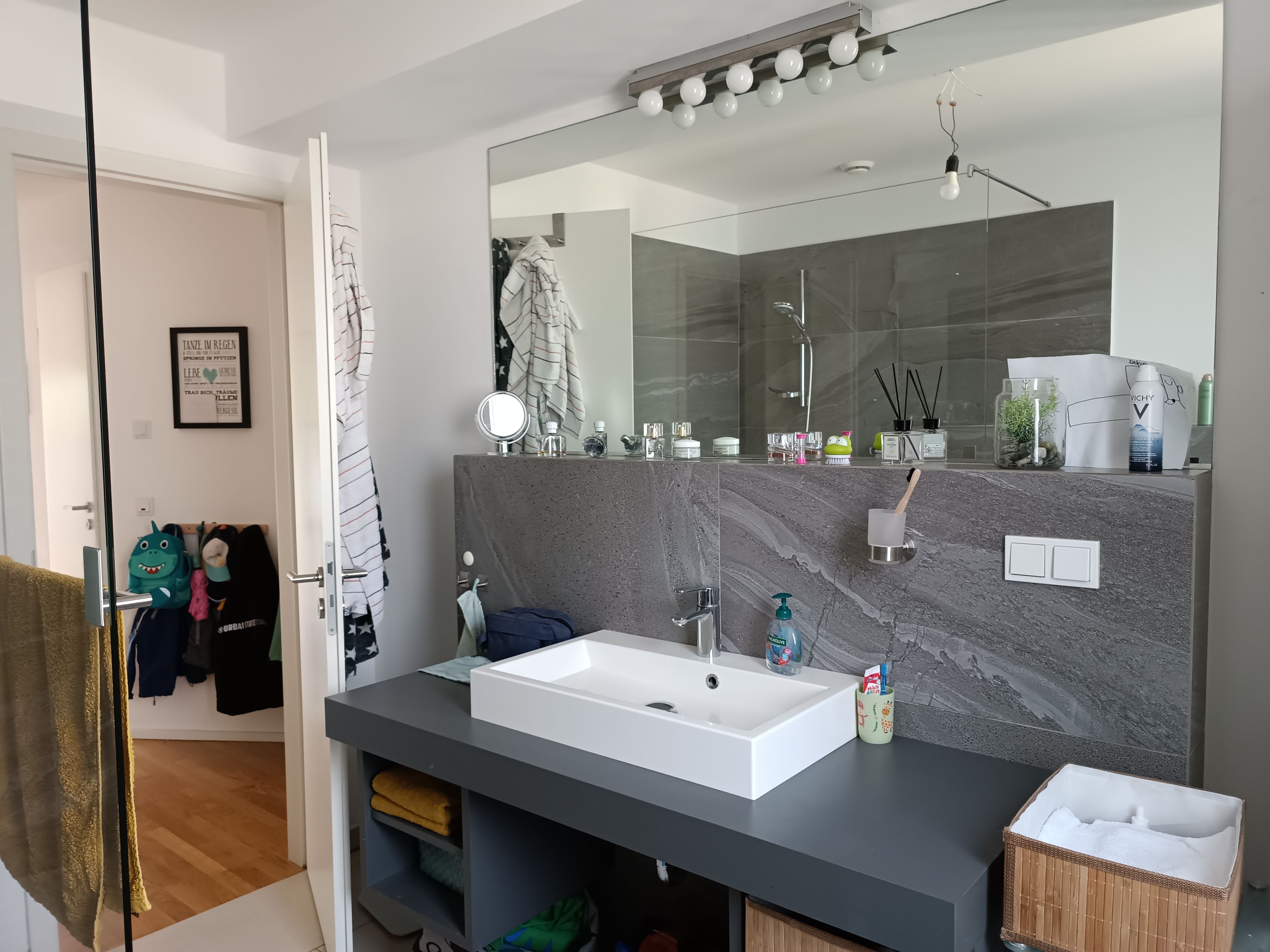 Bright Apartment In NB Near The Airport And The A3 Highway; About 15 Minutes By Public Transit To CG - 2