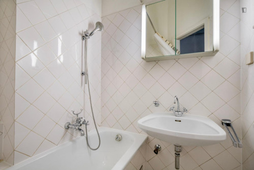 Alluring studio in Landstraße - Gallery - 10