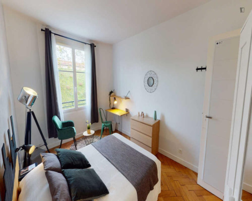 Inviting double bedroom in Parc-de-Montsouris