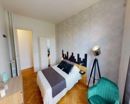 Inviting double bedroom in Parc-de-Montsouris