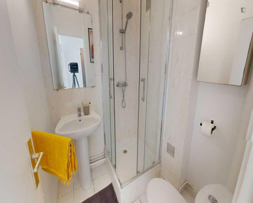 Interesting double bedroom in Saint-Lambert