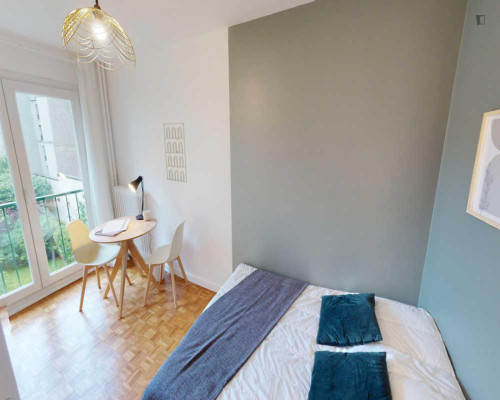 Shiny double bedroom in Picpus