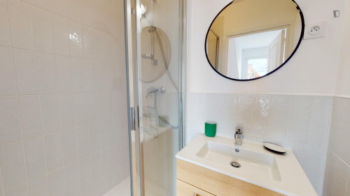 Cosy double ensuite bedroom in Puteaux - Gallery - 18