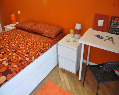 Welcoming double bedroom near the Polytechnic University
