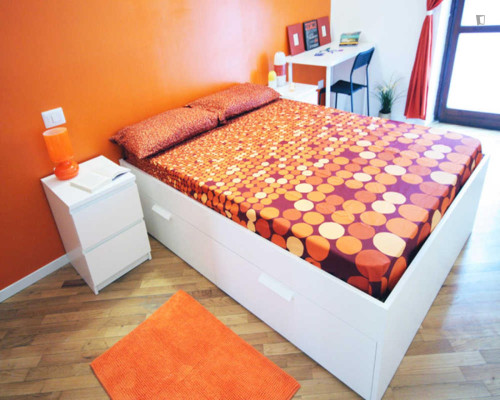 Welcoming double bedroom near the Polytechnic University